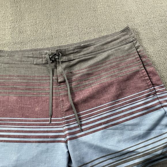 Travis Mathew Shorts Adult Size 42 Striped Boardshorts Active Casual Men's - Picture 4 of 14